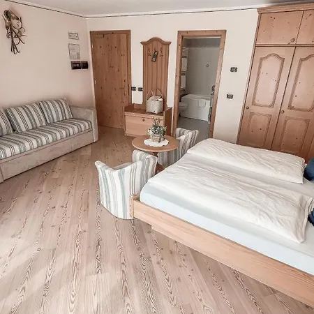 Flora Hotel 4*