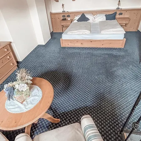 Flora Hotel 4*