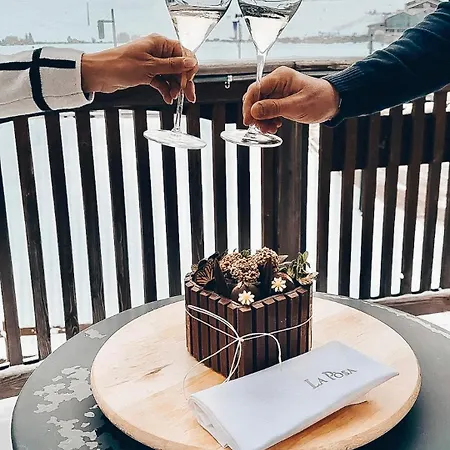 Flora Ξενοδοχείο