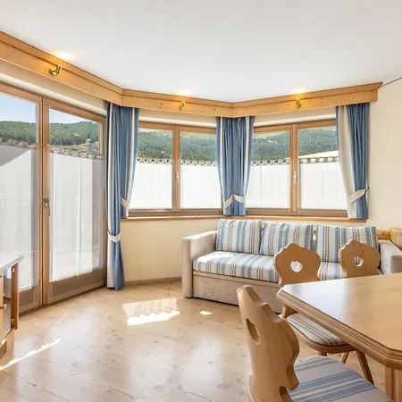 Flora Ξενοδοχείο Λιβίνιο