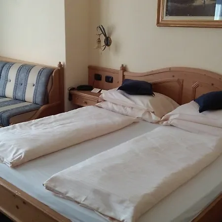 Flora Hotel 4*