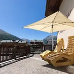 Flora Hotel 4*