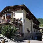 Flora Hotel 4*