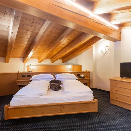 Flora Hotel 4*