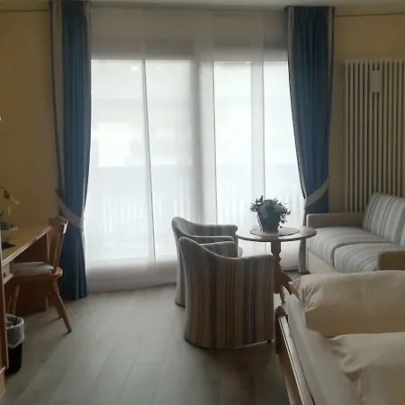 Flora Hotel 4*